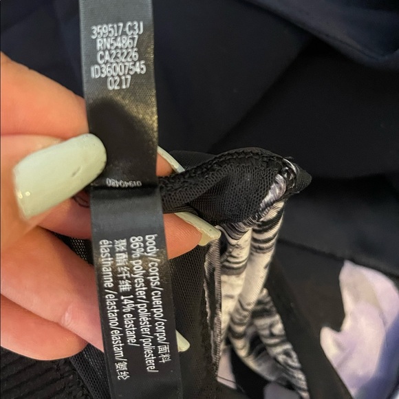 Victoria’s Secret Strappy Back Sports Bra - Picture 5 of 8